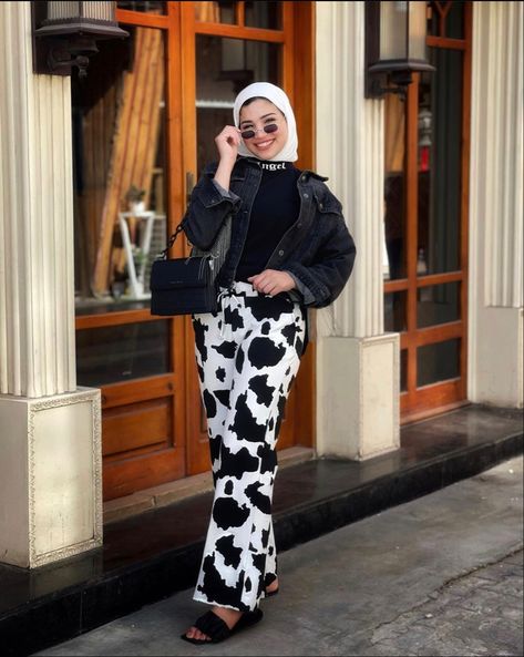 Black shirt , cow print , hijab outfit , trend , white scarf , black bag White Scarf, White Scarves, Hijab Outfit, Black Bag, Cow Print, Black Shirt, Cow, White, Black