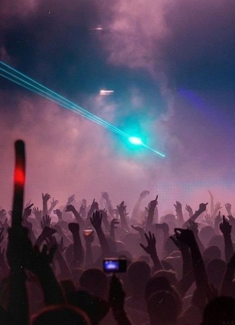 Concert Crowd, Concert Aesthetic, Poster Background Design, Concert Photography, Club Life, A Level Art, Music Aesthetic, 2023 Vision Board, 2023 Vision