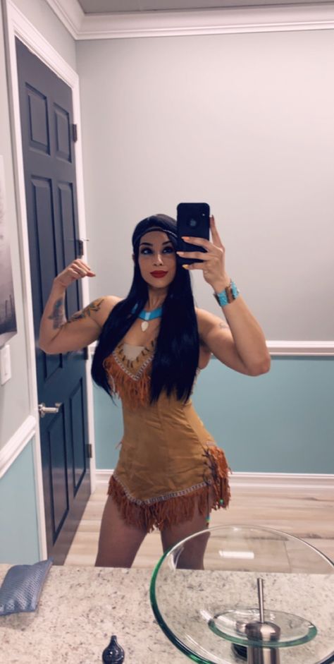 Indian Halloween Costumes, Pocahontas Cosplay, Most Creative Halloween Costumes, Halloween Costumes 2022, Costume Ideas For Women, Fashion Halloween, Halloween This Year, Group Costumes, Group Halloween Costumes