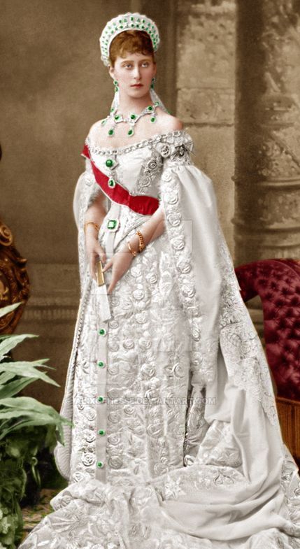 Royal Russian Dress, Elizabeth Feodorovna, Coronation Gown, Royal Photography, Alexandra Feodorovna, Court Dresses, Royal Clothing, Royal Dresses, Imperial Russia