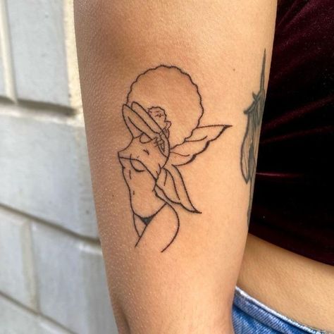 Black Woman Angel Tattoo, Fairy With Afro Tattoo, Black Women Inspired Tattoos, Black Women Small Tattoos, Femme Tattoo Ideas, Cute Tattoos Black Women, Ethereal Tattoos Black Women, Afro Americana Tattoo, Small Tattoos For Black Women