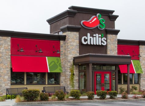 11 Unhealthiest Dishes to Order at Chili’s Chili's Restaurant, Santa Fe Chicken Salad, Chilies Restaurant, Santa Fe Chicken, Grilled Avocado, Restaurant Exterior, Gluten Free Menu, Open Dining Room, Fast Healthy Meals