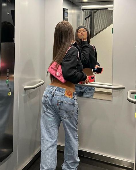 Look Kylie Jenner, Shotting Photo, Foto Poses, Stockholm Fashion, Jeans Outfit, Looks Style, College Outfits, Fall Winter Outfits, Fashion Killa