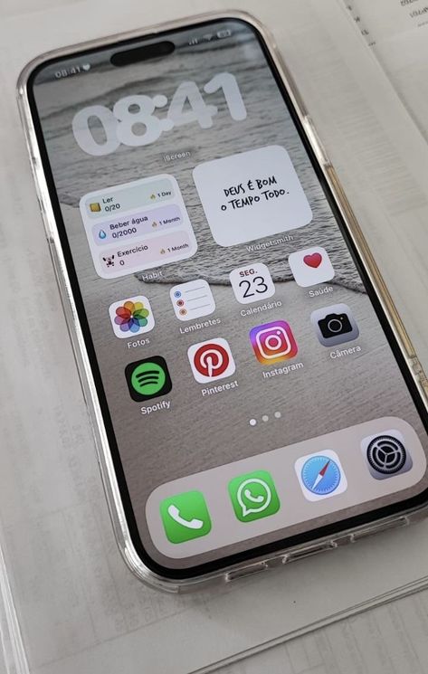 Home Screen Layout Iphone Normal Apps, Iphone 16 Setup, How To Organize Iphone Homescreen, Iphone 15 Home Screen Ideas, Phone Screen Organization, App Layout Ideas Iphone, Iphone Organization Screens Aesthetic, Apple Home Screen Layout, Iphone Apps Organize