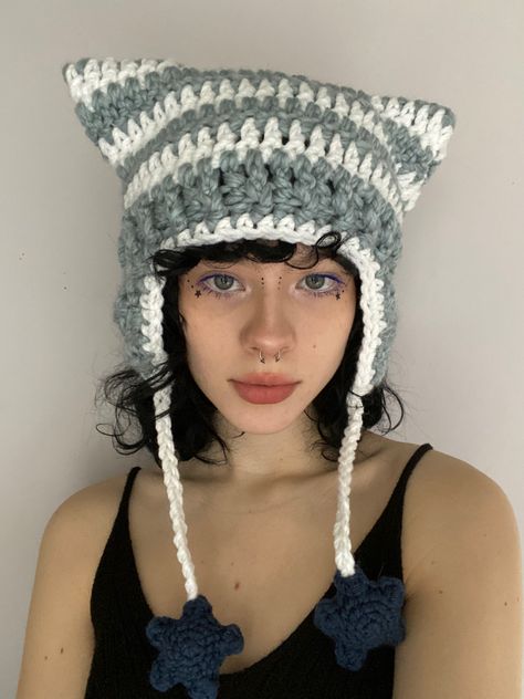 Blue Graphic Makeup, Selfie Photography Ideas, Graphic Makeup Looks, Stars Crochet, Fuzzy Cat, Aesthetic Star, Crochet Cat Hat, Hat Aesthetic, Flap Hat