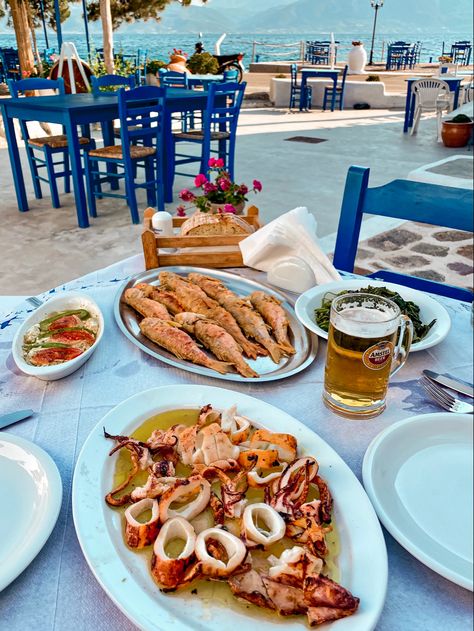 Restaurants In Greece, Greek Food Restaurant, Greece Food Traditional, Greek Food Aethstetic, Crete Greece Food, Methana Greece, Seafood Aesthetic, Greek Seafood, Food In Greece