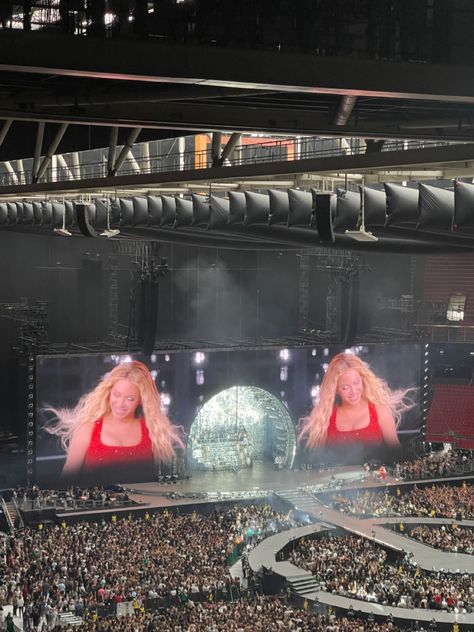 Concert Aesthetic Beyonce, Beyonce Concert Aesthetic, Aesthetic Amsterdam, Beyoncé Concert, Beyonce Concert, Tour Aesthetic, Concert Crowd, 2024 Board, Dream Vision Board