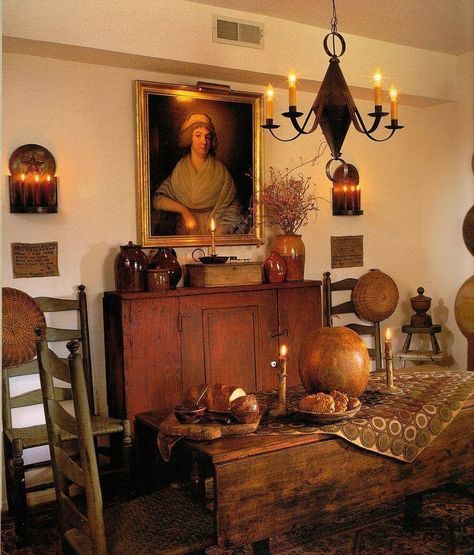 Prim English Farmhouse Kitchen, Colonial Dining Room, Primitive Dining Room, Early American Decor, Primitive Dining Rooms, Primitive Living Room, Primative Decor, Colonial Interior, Deco Champetre