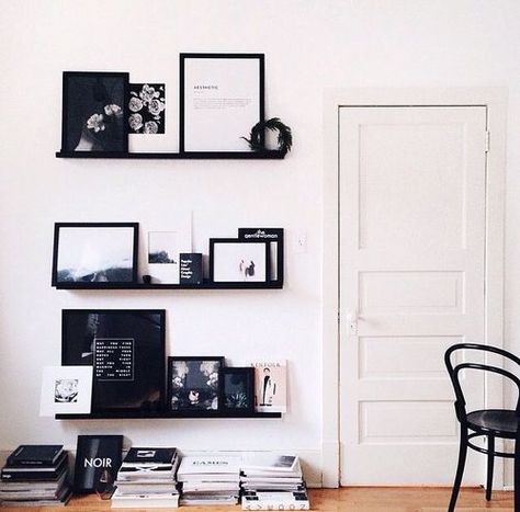 10 things that rocked my world. 1.17.15 (via Bloglovin.com ) Floating Shelves Bathroom, Deco Retro, Floating Shelves Diy, White Room, Apartment Inspiration, Interior Inspo, My New Room, 인테리어 디자인, Interior Design Inspiration