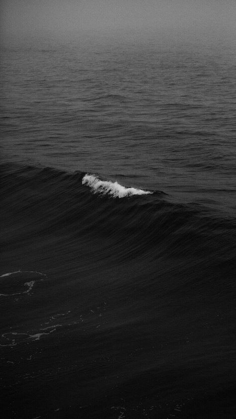 Mare Aesthetic, Dark Iphone Backgrounds, Wallpaper Estetika, Perfect Dark, Ocean Wallpaper, Gray Aesthetic, Wallpaper Iphone Disney, Dark Wallpaper Iphone, Black And White Aesthetic