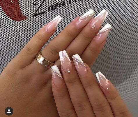 Gel Nail Designs For Vacation, White Nail With Designs, Nail Acrylic White, White Nail Acrylic, Nails Inspo White, Acrylics White, White Nails Inspo, Nails Now, Nails Design With Rhinestones