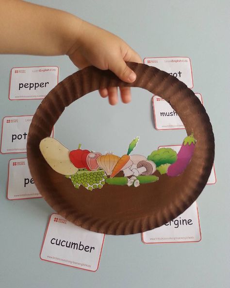 Paper Plate Vegetable Craft, Dani Kruha, Food Flashcards, Vegetable Crafts, Vegetable Bag, Easy English, Basket Crafts, Vegetable Basket, Activities Preschool