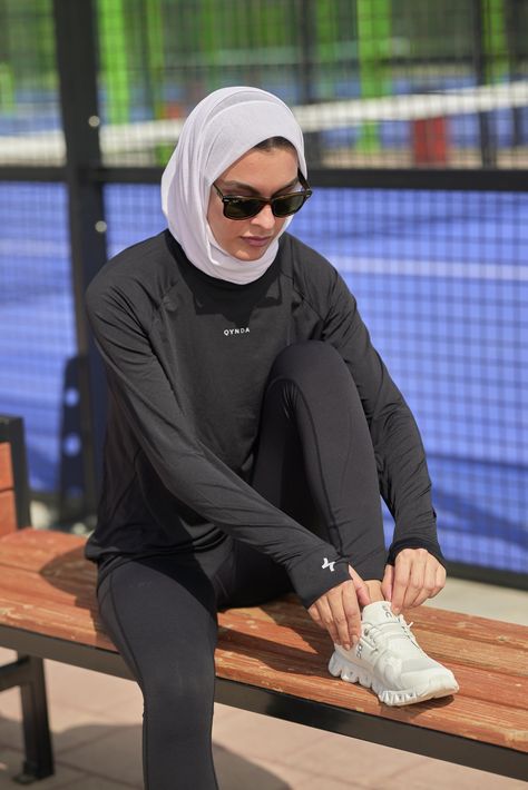 Modest Active Wear For Women, Outfit Badminton Hijab, Hijabi Workout Outfits, Hijabi Sports Outfit, Modest Gym Outfits For Women, Hijab Gym Outfit, Outfit Badminton, Modest Athletic Wear, Hijab Sport Outfit