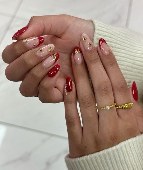 Red and gold Christmas nails 🎁 @glitterbels Gold And Red Valentines Nails, Red With Gold Design Nails, Gold And Red Acrylic Nails, Christmas Acrylic Nails Holiday Red, Red And Gold Nails Almond, Red Nails Simple Design, Red And Gold Nails Square, Cherry Red And Gold Nails, Christmas Nails Gold And Red