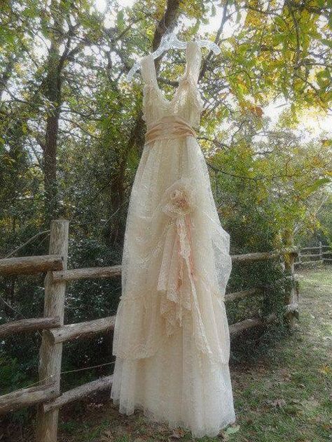 love Vintage Inspired Wedding Dress, Inspired Wedding Dress, Vintage Inspired Wedding Dresses, Chic Wedding Dresses, Boho Clothes, Trendy Wedding Dresses, Vintage Style Wedding, Shabby Chic Wedding, Vintage Inspired Wedding