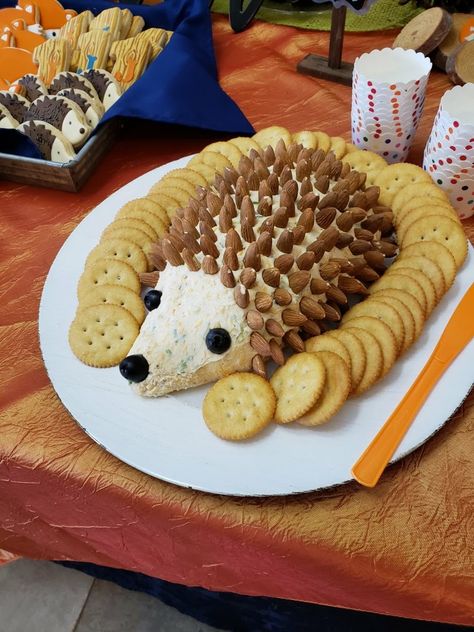 Hedgehog cheeseball Woodland birthday Hedgehog Birthday Party Decorations, Hedgehog First Birthday Party, Hedgehog Birthday Party Ideas, Hedgehog Cheeseball, Woodland 1st Birthday, Twin Birthday Themes, Hedgehog Party, Hedgehog Food, Justin Baby