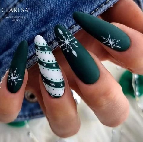 Matte Green Christmas Nails, Elf Nails Designs, Cristmass Nails 2023, Green Christmas Nails Acrylic, Fancy Christmas Nails, Xmas Nails Designs, Green Xmas Nails, Green Nails Christmas, Winter Nails Green