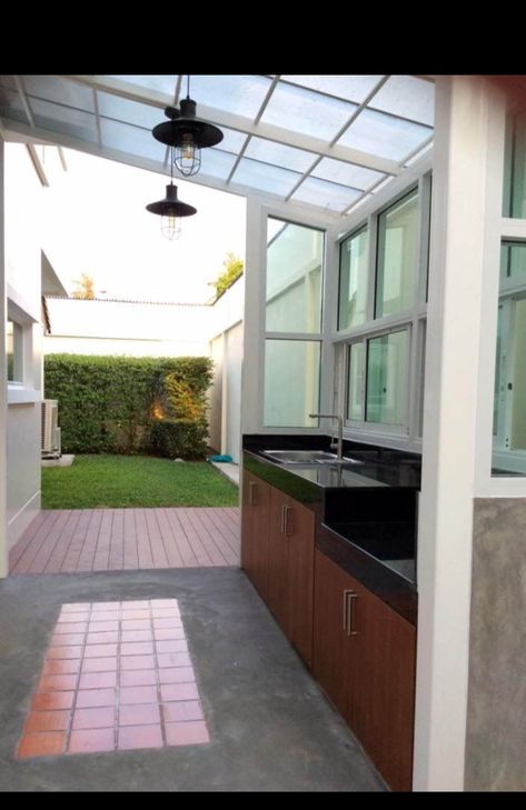 Dapur Outdoor, Dapur Kotor, Desain Pantry Dapur, Outdoor Laundry Rooms, Dirty Kitchen Design, Dirty Kitchen, Desain Pantry, Backyard Kitchen, Outdoor Kitchen Design Layout