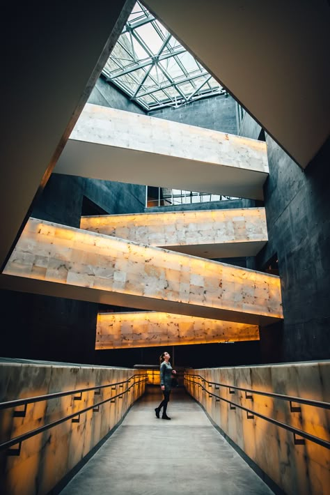 Ramps In Architecture, Canadian Museum For Human Rights, Multi Sensory Architecture, Ramp Architecture Design, Museum Building Architecture, Museum Ramp, Museum Design Architecture, Museum Design Concept, Museum Architecture Design