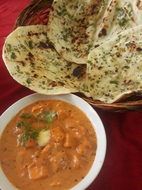 Paneer Butter Masala With Naan, Snacks Platter, Butter Paneer, Butter Naan, Butter Masala Recipe, Paneer Butter Masala, Butter Masala, Organization Notes, Food Snap