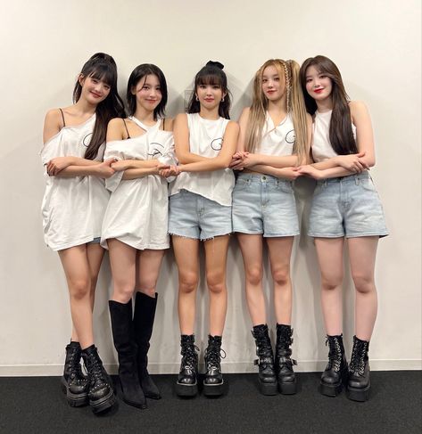 (g)i-dle Photo Bff, Generation G, Yeh Shuhua, G-idle Soyeon, Cho Miyeon, Jeon Soyeon, Song Yuqi, Aesthetic Pfp, The Big Four