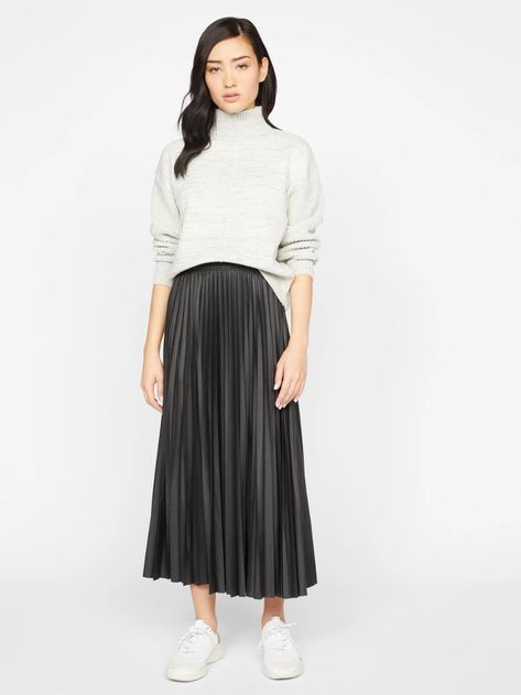 Electric Pleats Skirt Outfit, Outfit With Pleated Skirt, Pleated Leather Skirt Outfit, Pleated Skirt Outfits, Vegan Leather Midi Skirt, Black Pleated Midi Skirt, Pleaded Skirt, Black Skirt Outfits, Pleats Skirt