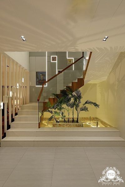 Stairs Design In Living Room, Stairs Area Interior Design, Stairs In Hall, Duplex Steps Designs, Below Staircase Ideas Interior Design, Stair Area Design, Staircases Ideas Modern, Stairs Design Modern Interiors, Duplex House Staircase Designs