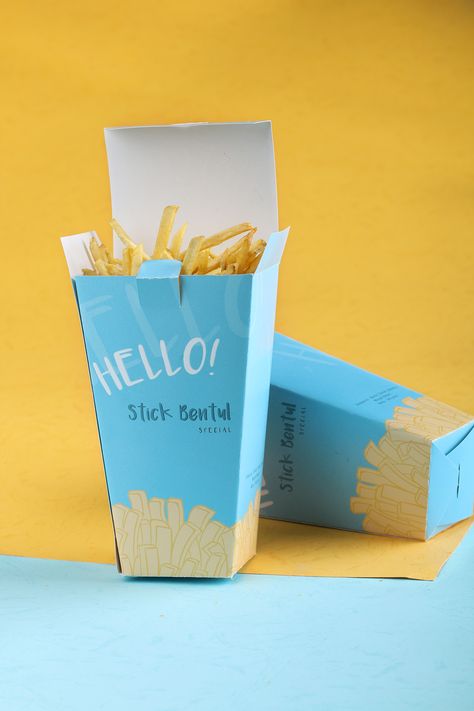 Fries Packaging Design, French Fries Packaging, Banana Nugget, Fries Packaging, Golden Dogs, Fry Box, Snack Brands, Burger Food, Movie Night Snacks