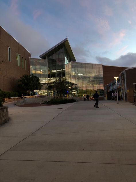 University Of Central Florida Aesthetic, Florida University Aesthetic, Ucf Aesthetic, Ucf Campus, Uni Motivation, Romanticizing College, Broward College, College Vision Board, University Housing