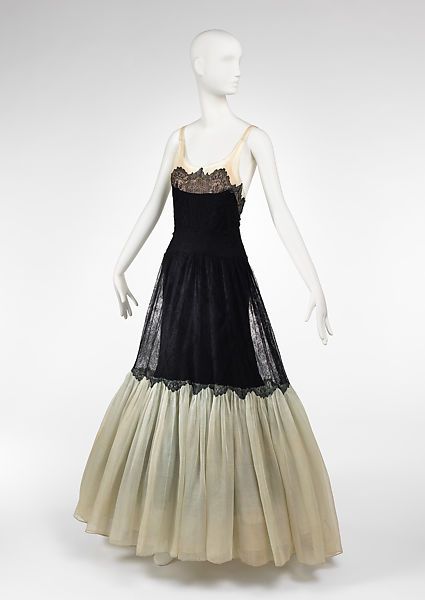 Maggy Rouff, Vintage Couture, Historical Fashion, Beautiful Gowns, Metropolitan Museum Of Art, Fashion History, Metropolitan Museum, Fancy Dresses, Museum Of Art