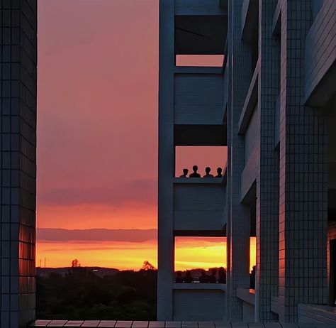 Sunset School, Ap Studio Art, Japan Aesthetic, Fantasy Places, Sunset Wallpaper, Instagram Frame, Beautiful Landscape Wallpaper, City Landscape, City Aesthetic