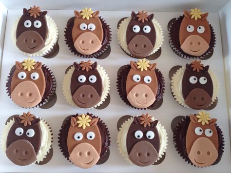 Pony Cupcakes Ideas, Horse Cupcakes Ideas, Pony Cupcakes, Horse Cupcakes, Horse Birthday Cake, Paris Cakes, First Communion Cakes, Horse Birthday Parties, Pony Cake