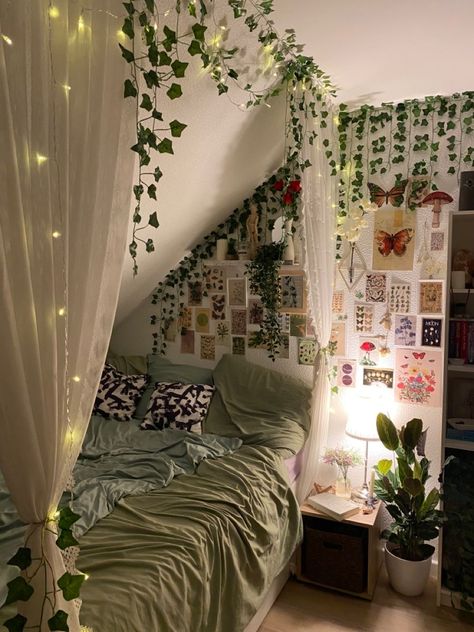 Aesthetic Bedrooms, Makeover Bedroom, Room Redesign, Indie Room, Cute Bedroom Decor, Redecorate Bedroom, Cozy Room Decor, Aesthetic Rooms, Dreamy Room