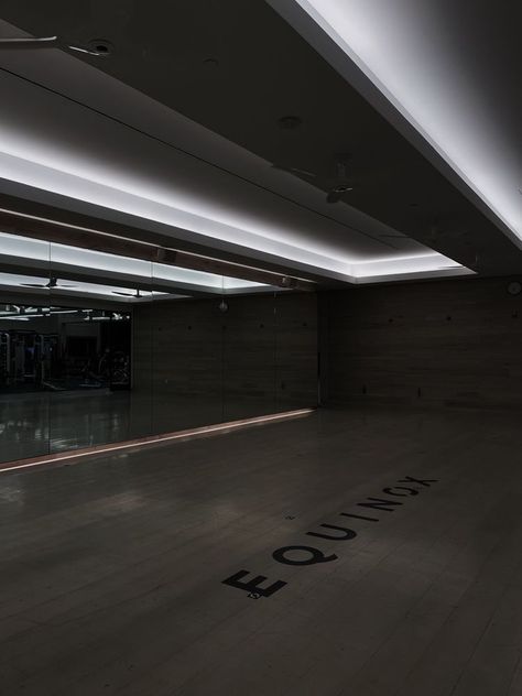 Equinox Gym Nyc, Luxury Gym Aesthetic, Fitness Studio Aesthetic, Working Out Aesthetic Men, Equinox Gym Aesthetic, Gym Dark Aesthetic, Gym Life Aesthetic, After Dark Aesthetic, Night Aesthetic Bedroom