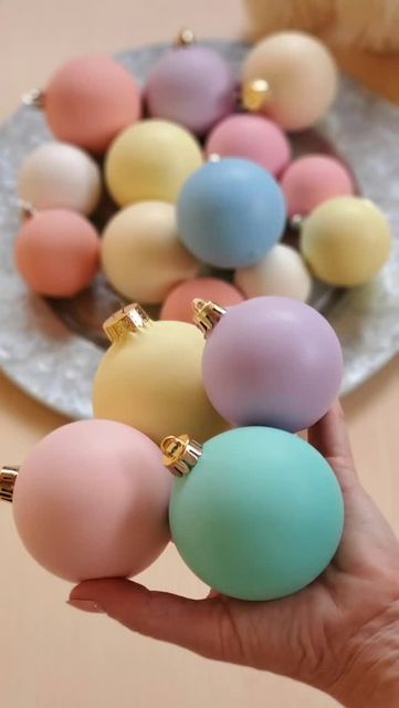 Balloon Ornaments, Pinecone Diy, Pinecone Decor, Craft Home, Tree Decorating, Diy Christmas Cards, New Year Decor, Easy Craft, Tutorial Diy