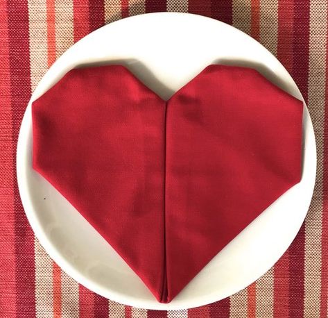 How To Fold Fabric Napkins, Fabric Napkin, Napkin Folding, St Valentin, Table Napkins, Mini Heart, Valentine Heart, Fun Desserts, Napkins