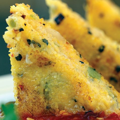 Polenta Cakes, Polenta Recipes, Chili Garlic Sauce, Vegan Appetizers, Think Food, Garlic Sauce, Veggie Dishes, Polenta, Vegan Eating