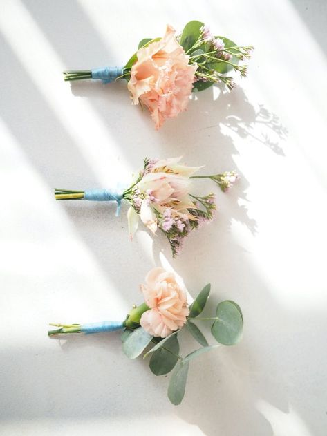 Pastel Boutonniere Wedding, Wedding Boutonniere Ideas, Spring Wedding Boutonniere, Pastel Buttonholes, Wildflower Buttonholes, Simple Buttonhole, Spring Boutonniere, Buttonholes Wedding, Boutonniere Ideas