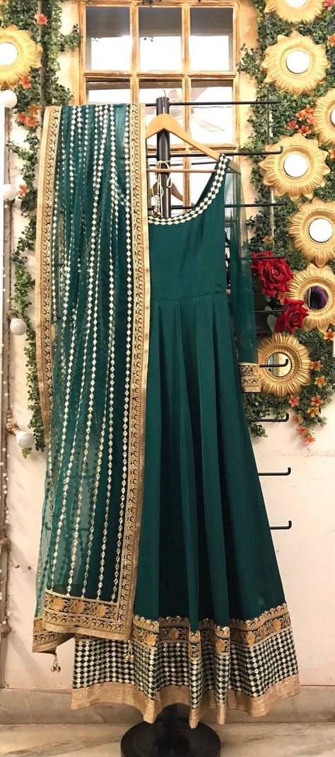 Emerald green embroidered Anarkali gown Lengha Green, Indian Bridal Lengha, Indian Long Dress, Bridal Anarkali, Green Anarkali, Indian Bridesmaid Dresses, Indian Wedding Gowns, Lehenga Design, Bridal Lengha