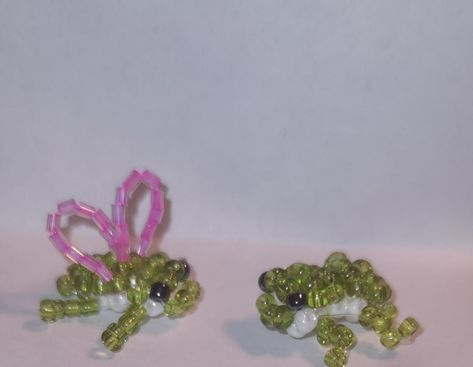 Bead Art Flower, Beeds Jewelery, Frog Beads, Beaded Frog, Seed Bead Crafts, Diy Jewelry Unique, Beading Jewelery, Bead Charms Diy, Beaded Necklace Diy