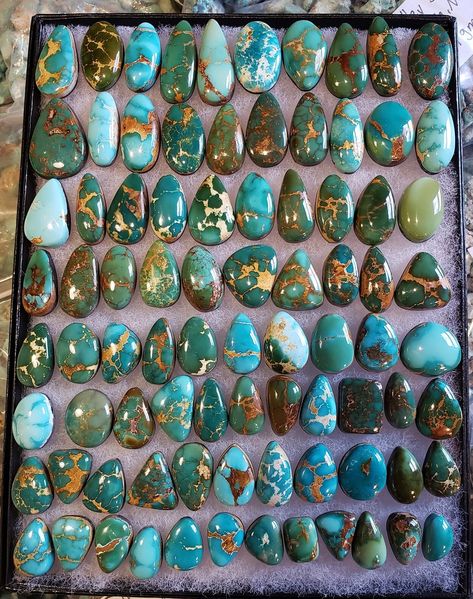 Royston turquoise, Montezuma Mine. Dayton Simmons - Silver Day Trading Co. Turquoise Stone Jewelry, Rocks And Fossils, E Marketing, Turquoise Jewelry Native American, Southwest Jewelry, Royston Turquoise, Jewelry Techniques, Minerals And Gemstones, Rocks And Gems