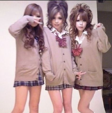 Gyaru Fashion Kogal, Kogal Fashion, Ganguro Girl, Gyaru Hair, Agejo Gyaru, Gyaru Makeup, 일본 패션, Gyaru Fashion, School Uniforms