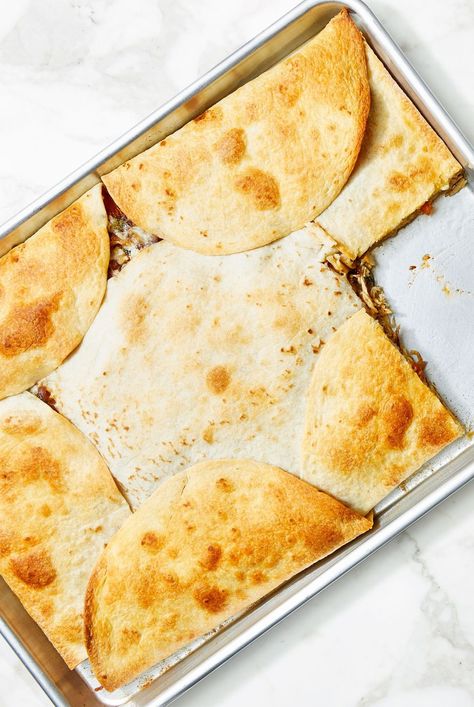 Chicken Quesadilla Sheet Pan, Sheet Pan Quesadilla Recipes, Sheet Pan Quesadillas Chicken, Chicken Sheet Pan Quesadilla, Pan Quesadilla Recipe, Chicken Fajita Quesadillas, Sheet Pan Quesadilla, Pan Quesadilla, Sheet Pan Quesadillas