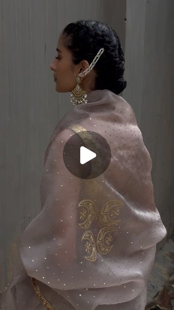 AIKEYAH on Instagram: "Summer. 

Featured here is Gulmohar dupatta with sitaara in light grey organza." Dupatta On Head, Organza Dupatta, Instagram Summer, Lehenga, Desi, Light Grey, Grey, On Instagram, Instagram