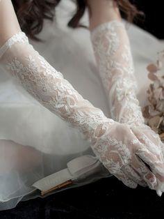 Spring Party Dresses, White Lace Gloves, Party Dress Codes, Tulle Gloves, Dream Prom Dress, Elegant Gloves, Evening Gloves, Formal Gloves, Gloves Fashion