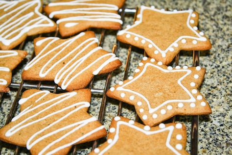 Crispy Gingerbread Cookies, Ginger Bread Biscuits, Easy Gingerbread Cookies, Gingerbread Dough, Cut Out Cookie Recipe, Soft Gingerbread Cookies, Ginger Bread Cookies Recipe, Kinds Of Cookies, Gingerbread Recipe