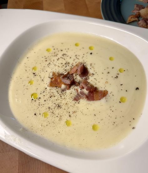 Potato Leek Soup with Bacon Potato Bacon Leek Soup, Homemade Focaccia Bread, Leeks Soup Recipes, Soup With Bacon, Potato Bacon, Stews And Soups, Potato Leek, Winter Cooking, Potato Leek Soup