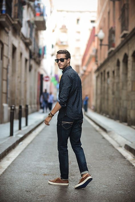 Street Mode, Senior Photos Boys, Male Portrait Poses, Men Fashion Photoshoot, Senior Boy Photography, Mens Photoshoot Poses, Male Models Poses, Portrait Photography Men, Senior Pictures Boys