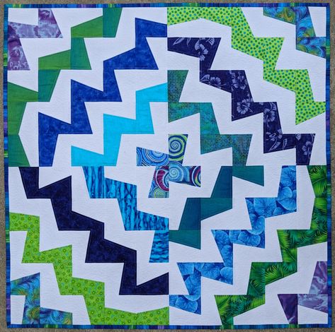 "Zig Zag Zorg" (45" x 45") made by Mel Beach using improvisationally piecing. Fractured Quilts, Wedge Quilts, Moda Quilts, Australian Quilts, Bos Baby, Charity Ideas, Fun Quilts, Charity Quilts, Improv Quilts