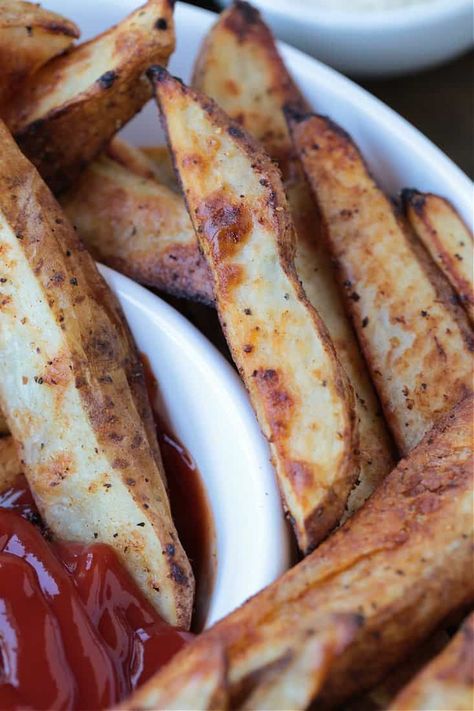 Crispy Baked Steak Fries are a delicious side dish to almost any meal! Soft, fluffy, tender insides with a crispy, perfectly seasoned crust! Baked Steak Fries, Steak Fries Recipe, Oven Baked Steak, Fries Recipes, Easy Cocktail Recipes, Recipes Using Rotisserie Chicken, Fried Steak Recipes, Baked Steak, Corned Beef Recipes